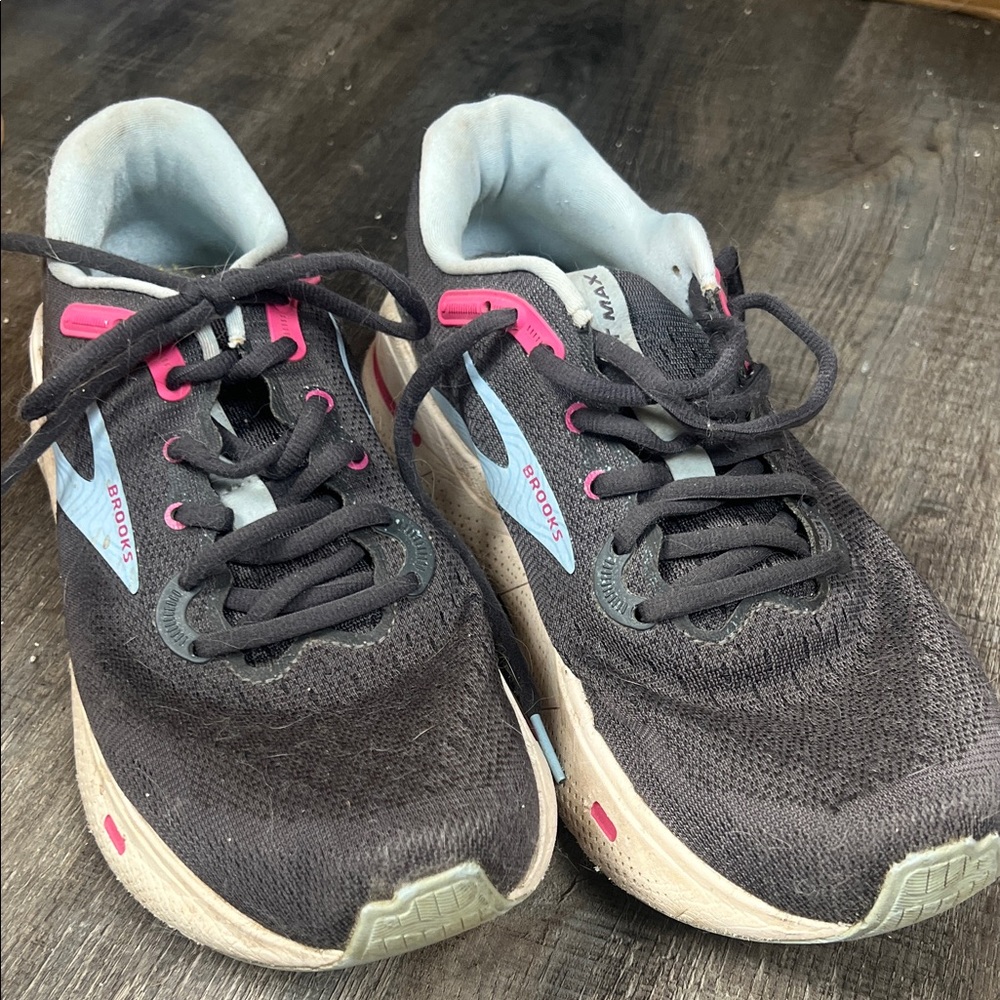 Brooks Women’s Ghost Max 9.5 good condition